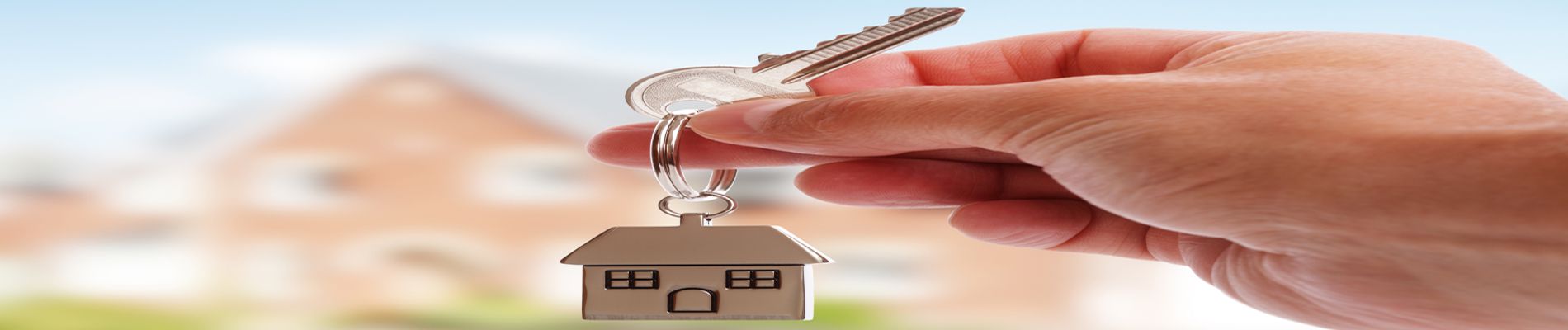 Amplia oferta de pisos, casas, chalets, fincas rústicas . J & J ASESORES CONSULTORES, S.L. en Órgiva